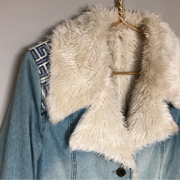 Free People Distressed Denim & Sherpa Jacket Size Small - Picture 12 of 13